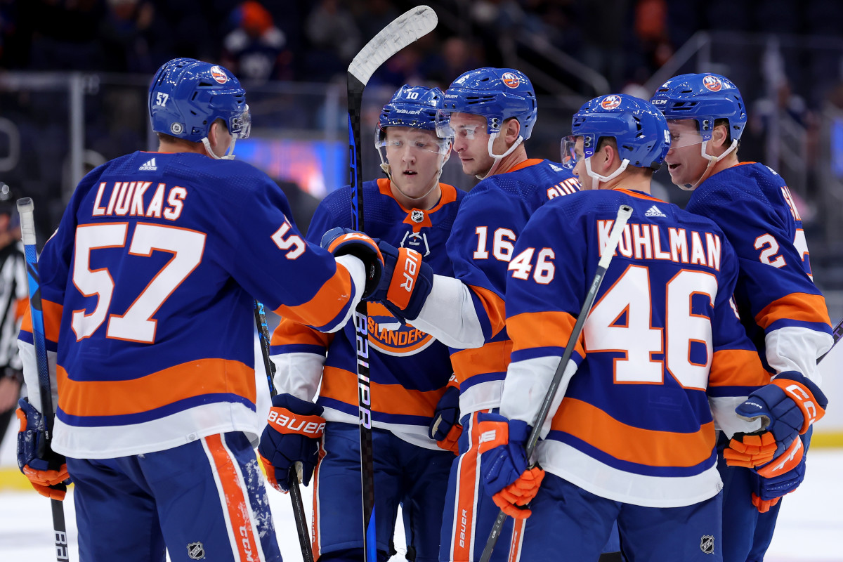 Who will get the NY Islanders final roster spot for opening night?
