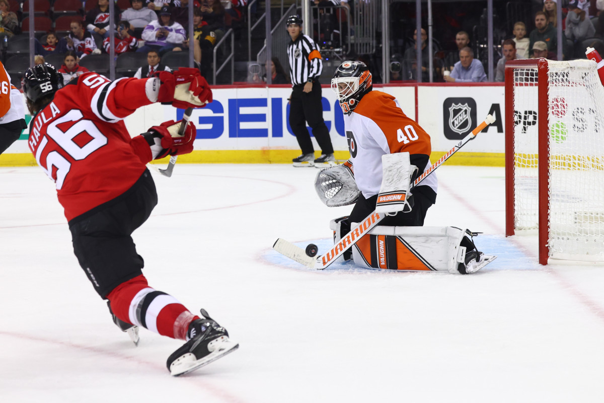 NHL: Phildelphia Flyers at New Jersey Devils