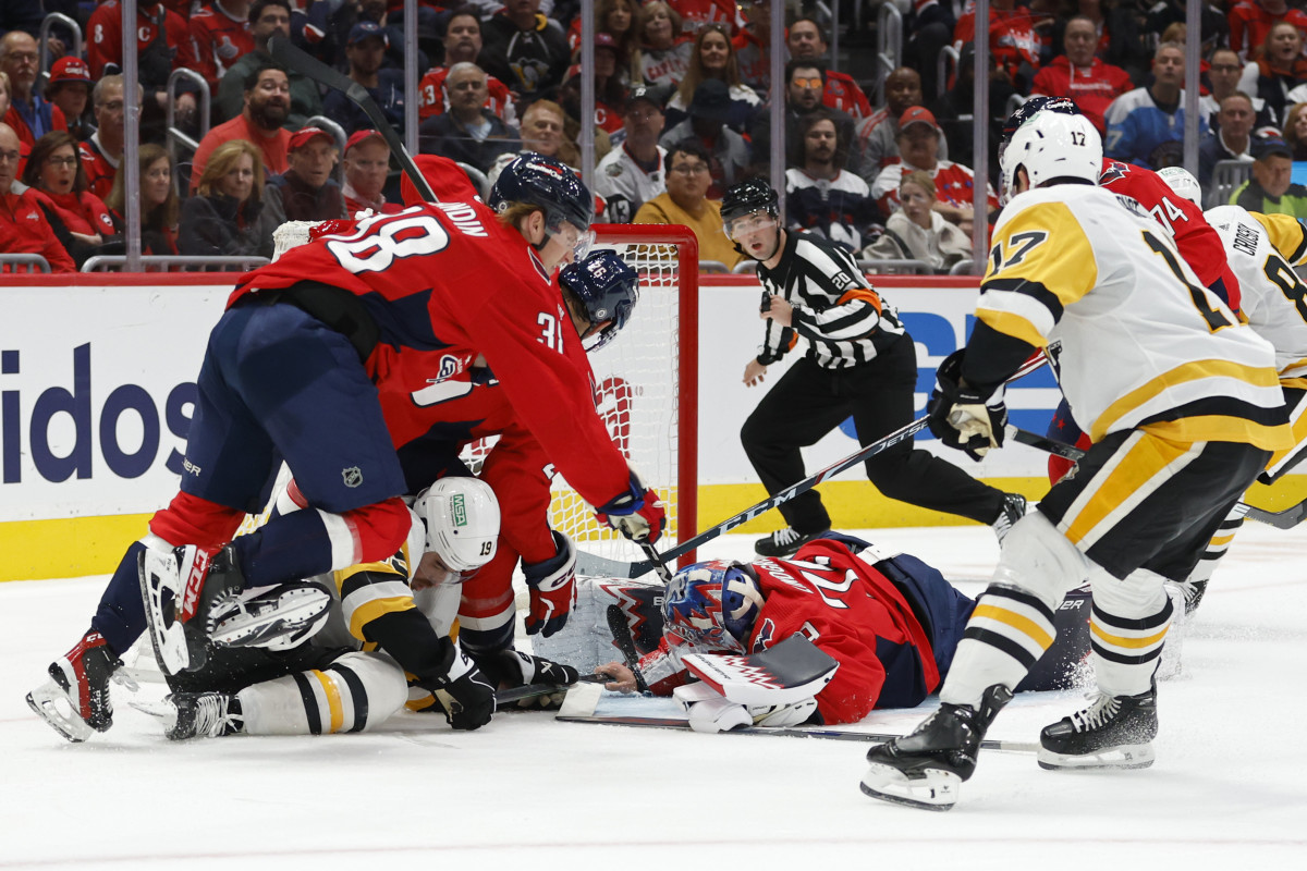 Crosby, Malkin lead the way as Pens shut out Capitals, 4-0, for 1st