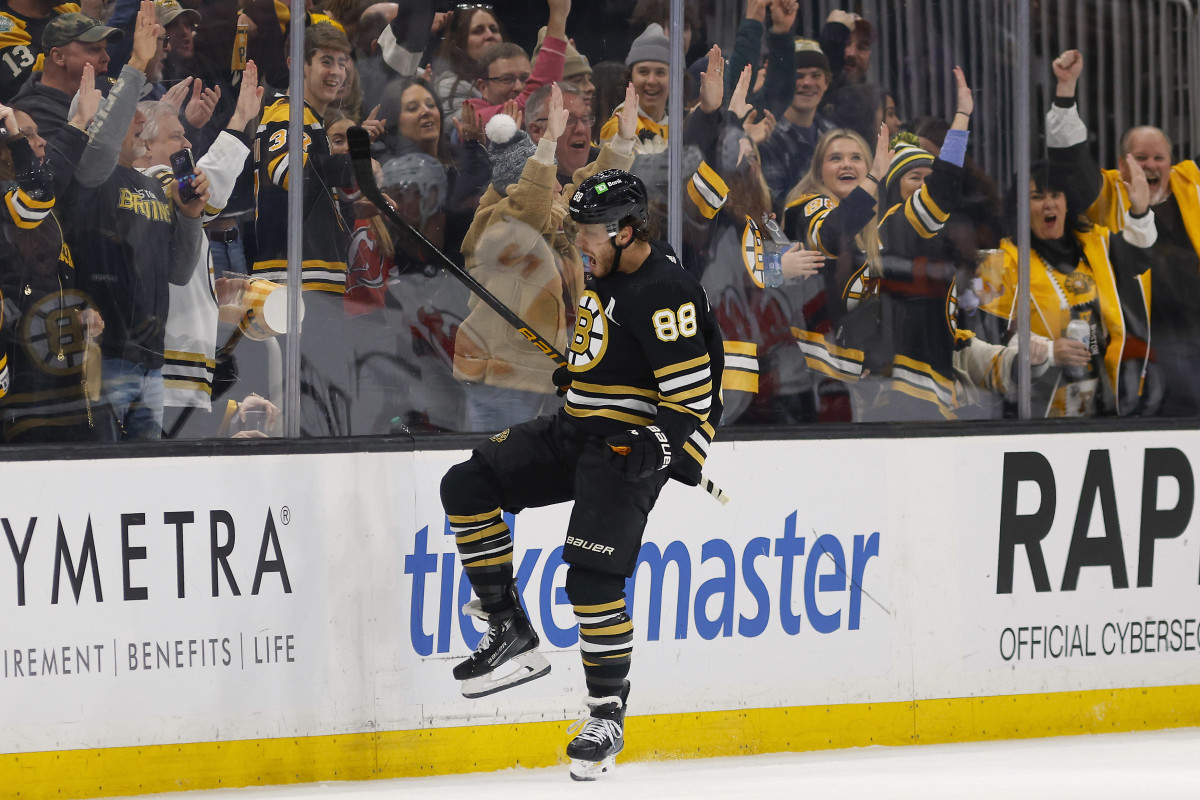 David Pastrnak, Kevin Shattenkirk Lead Boston Bruins To 5-2 Win Over ...