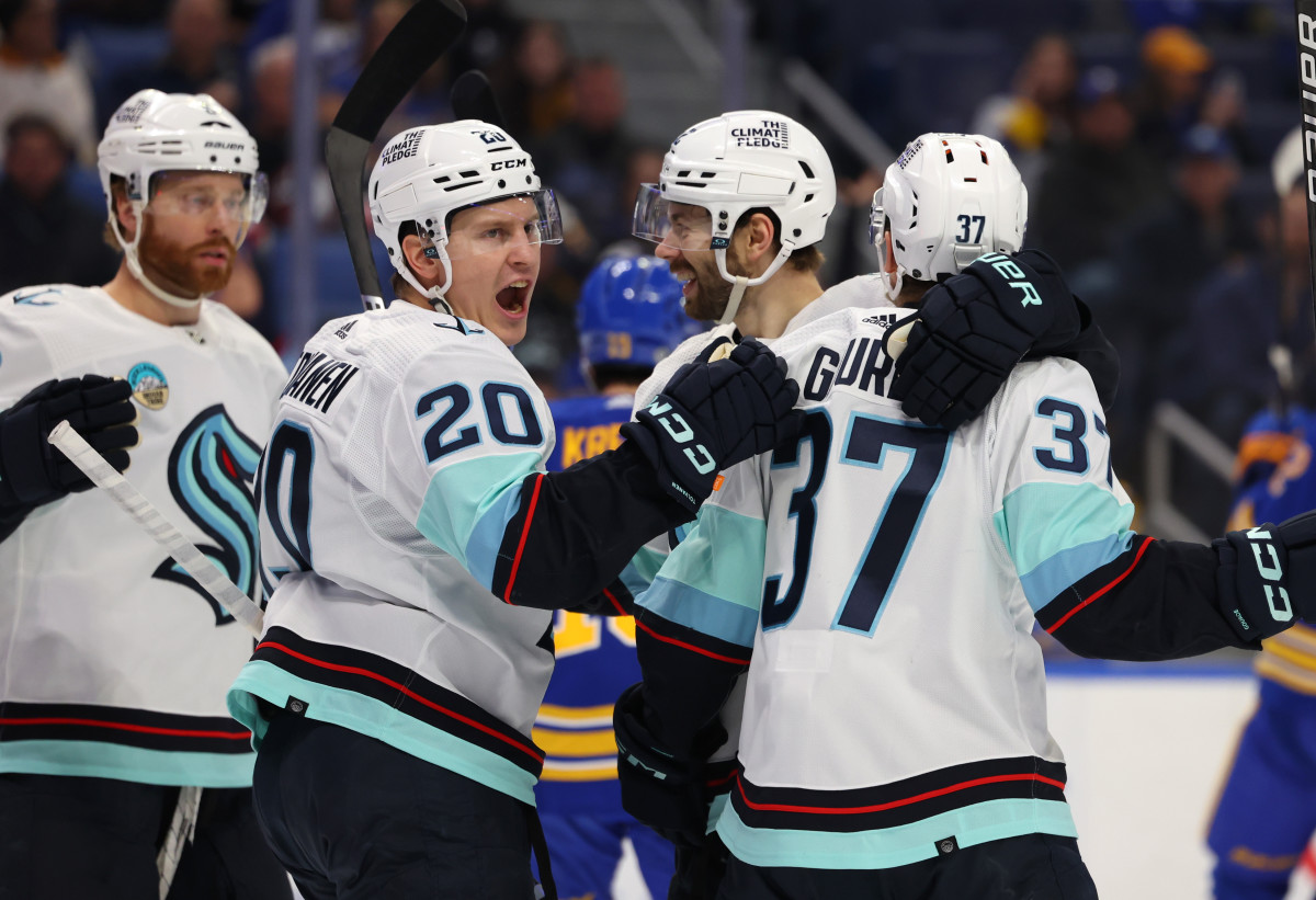 Jaden Schwartz Impactful Return Fuels Kraken's 5-2 Win Over Sabres ...