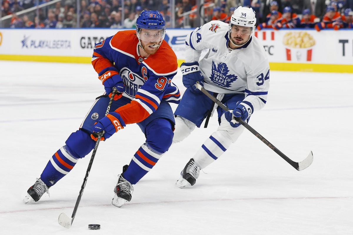 Dueling Chants Dominate Edmonton Oilers vs Toronto Maple Leafs Game